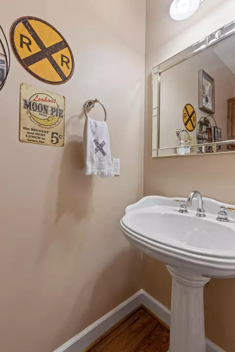 Bath - 355 Myers Ave, Guild, TN 37340 photo 4 of 5