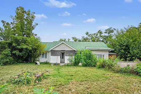9105 Old Highway 52, Westmoreland, TN 37186