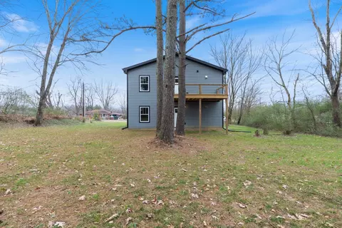 Exterior - 103 Mack St, Dickson, TN 37055 photo 8 of 10