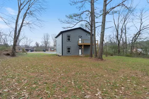 Exterior - 103 Mack St, Dickson, TN 37055 photo 7 of 10