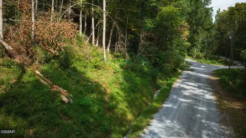 11 Stepping Stone Dr, Sevierville, TN 37862