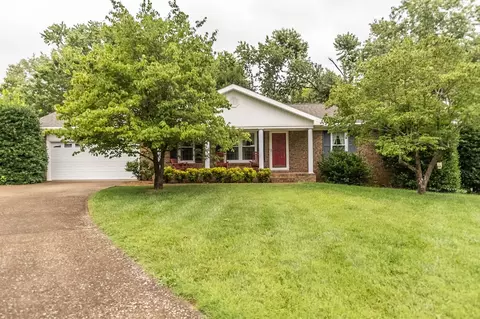 302 Springmont Dr, Hopkinsville, KY 42240