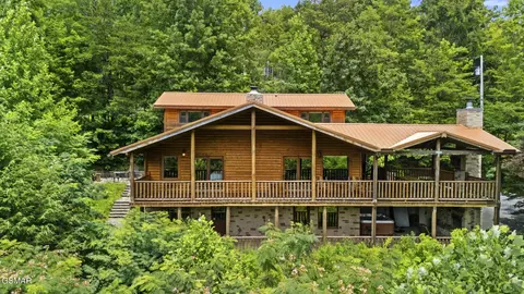 4750 Townsend Dr, Gatlinburg, TN 37738