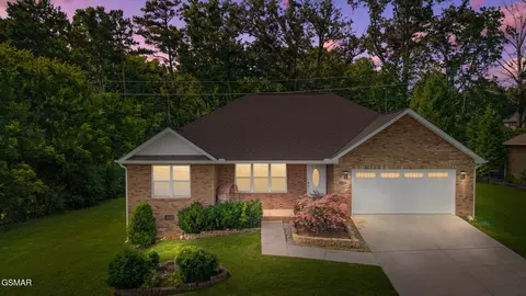 2122 Zion Dr, Sevierville, TN 37862