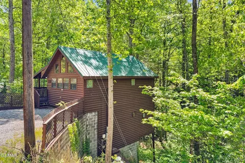 1607 S Mountain View Rd, Sevierville, TN 37876