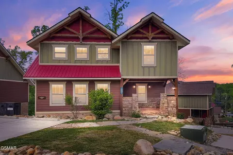 906 Whittlers Way, Gatlinburg, TN 37738