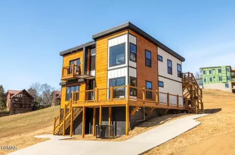 717 Bullwinkle Way, Sevierville, TN 37862