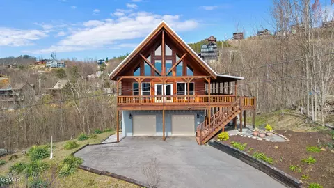 920 W Cedar Ln, Gatlinburg, TN 37738