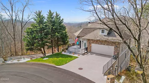 411 Maggie Mack Ln, Sevierville, TN 37862