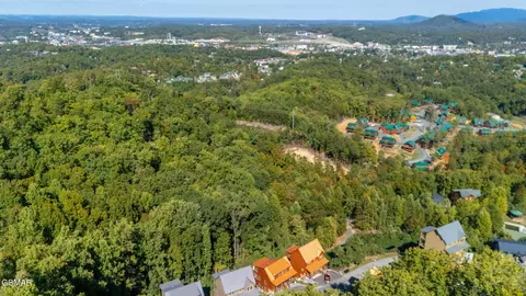 15 Pine Valley Way, Pigeon Forge, TN 37862