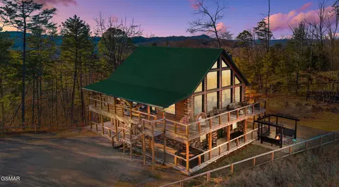 1535 Mountain Trail Ln, Sevierville, TN 37876