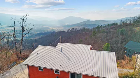 2701 Indigo Ln, Sevierville, TN 37862