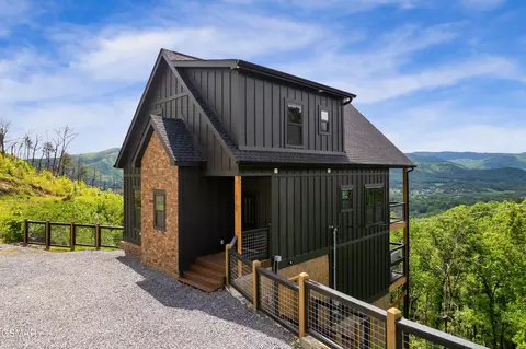 2715 Indigo Ln, Sevierville, TN 37862