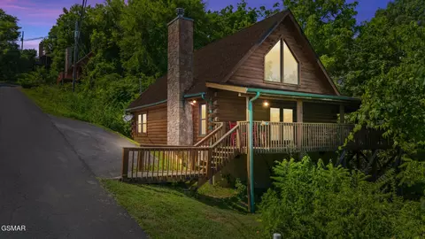 2213 Eagle Feather Dr, Sevierville, TN 37876