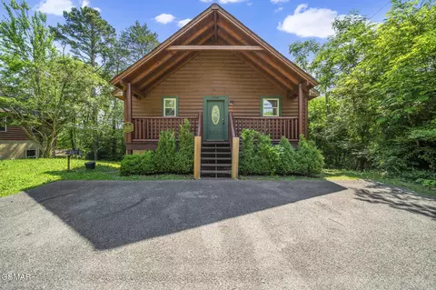 3916 Valley View Dr, Pigeon Forge, TN 37863