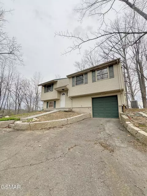 3831 Dolly S Dr, Sevierville, TN 37876