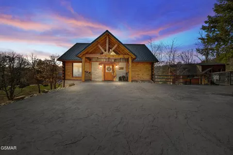 2307 Wild Heron Way, Sevierville, TN 37862
