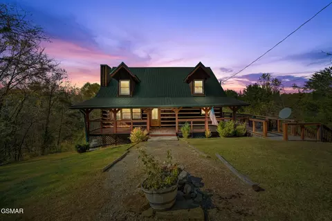 2755 Forest Ridge Rd, Dandridge, TN 37725