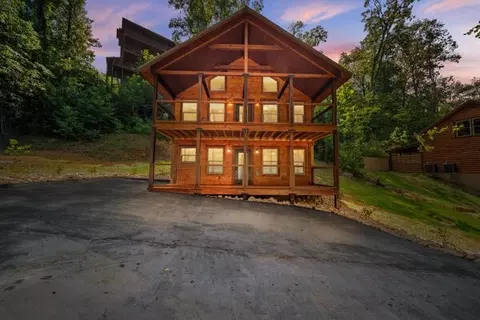 2398 Alpine Village Way, Pigeon Forge, TN 37863