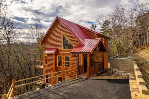 2061 Settlers Ridge Way, Gatlinburg, TN 37738