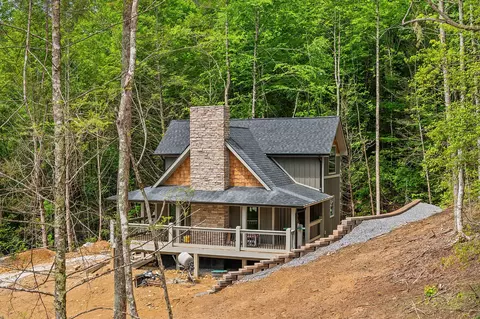 2119 Legend Dr, Sevierville, TN 37876