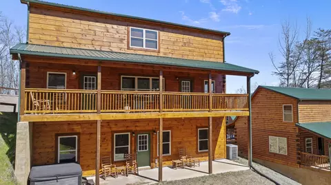 842 String Run Way, Pigeon Forge, TN 37863 photo 2