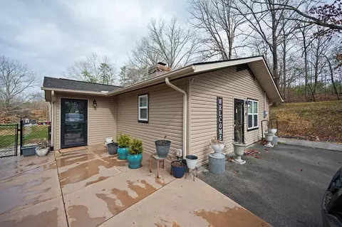 1815 Olympia Ct, Sevierville, TN 37862