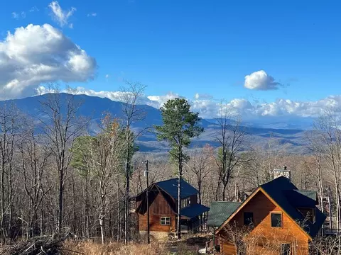 6869 Pine Top Ln, Gatlinburg, TN 37738