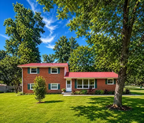 110 Southwood Ln, Tullahoma, TN 37388