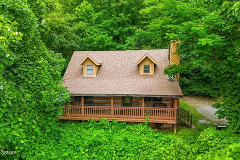 559 Crest Rd, Gatlinburg, TN 37738