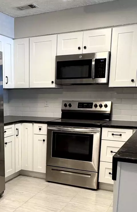 Kitchen - 407 Compton Ln, Franklin, TN 37069 photo 2 of 2