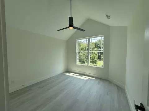 Bedroom - 208 15th Ave W, Springfield, TN 37172 photo 2 of 5