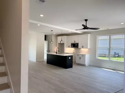 Entry Way - 208 15th Ave W, Springfield, TN 37172 photo 1 of 3