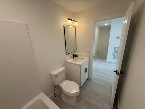 Bath - 208 15th Ave W, Springfield, TN 37172 photo 6 of 6