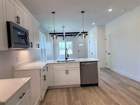Kitchen - 203 15th Ave E, Springfield, TN 37172 photo 2 of 3