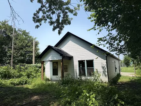 Exterior - 203 15th Ave E, Springfield, TN 37172 photo 3 of 4