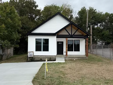 Exterior - 203 15th Ave E, Springfield, TN 37172 photo 2 of 4
