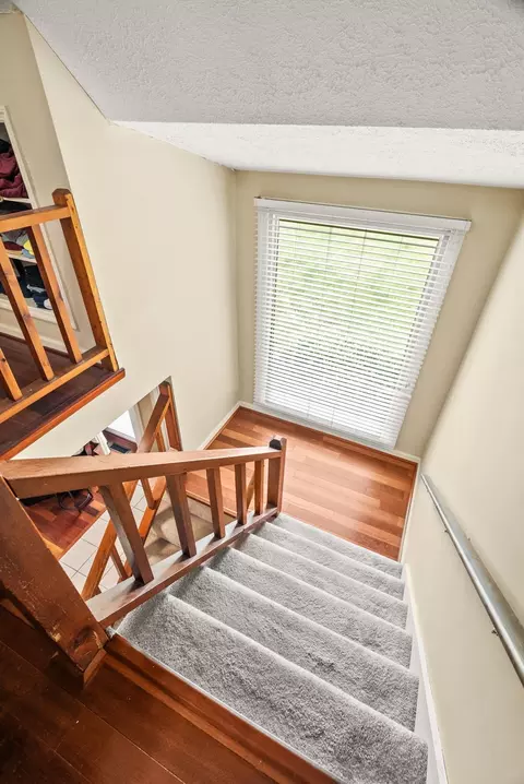 Entry Way - 674 Lakeside Dr, Springfield, TN 37172 photo 2 of 3