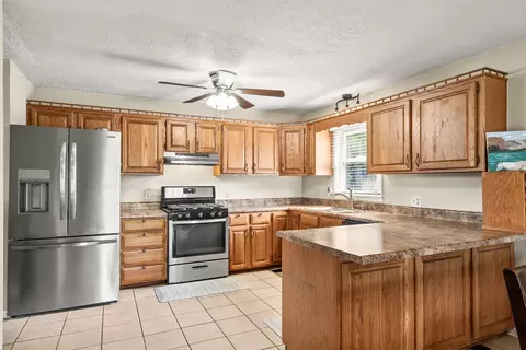 Kitchen - 674 Lakeside Dr, Springfield, TN 37172 photo 1 of 3