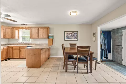 Dining - 674 Lakeside Dr, Springfield, TN 37172 photo 3 of 3