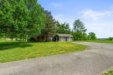 Exterior - 674 Lakeside Dr, Springfield, TN 37172 photo 10 of 11