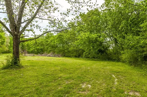 3240 Knob Creek Rd, Columbia, TN 38401