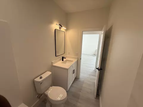 Bath - 534 20th Ave W, Springfield, TN 37172 photo 4 of 4