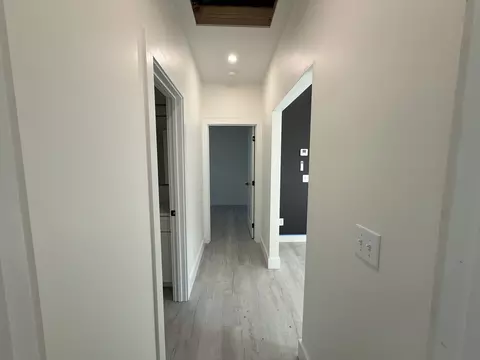 Entry Way - 534 20th Ave W, Springfield, TN 37172 photo 3 of 3