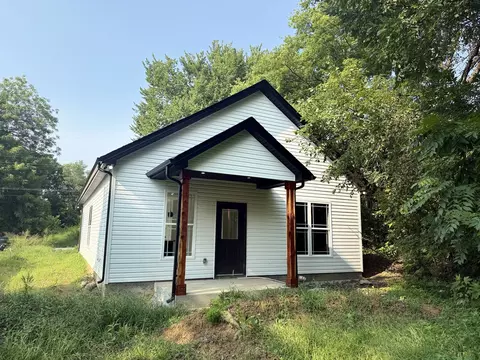 Exterior - 534 20th Ave W, Springfield, TN 37172 photo 3 of 3