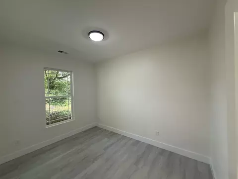 Bedroom - 534 20th Ave W, Springfield, TN 37172 photo 4 of 4