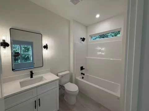 Bath - 534 20th Ave W, Springfield, TN 37172 photo 1 of 4