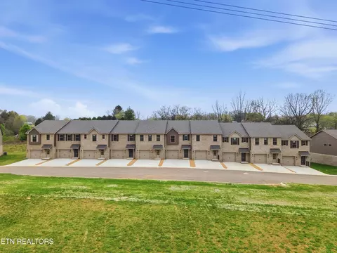 8950 Keenberg Ln, Knoxville, TN 37931