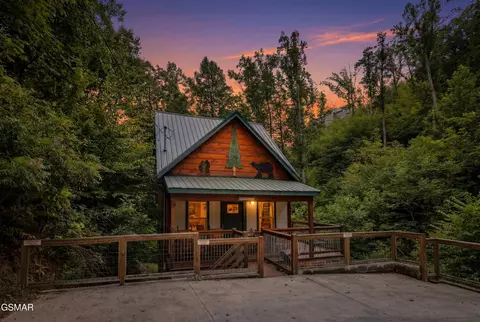 349 Wiley Oakley Dr, Gatlinburg, TN 37738