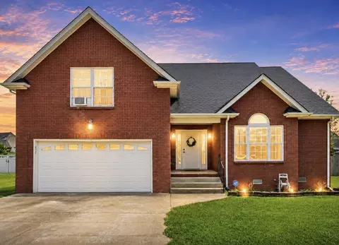 853 Samantha Ln, Clarksville, TN 37040
